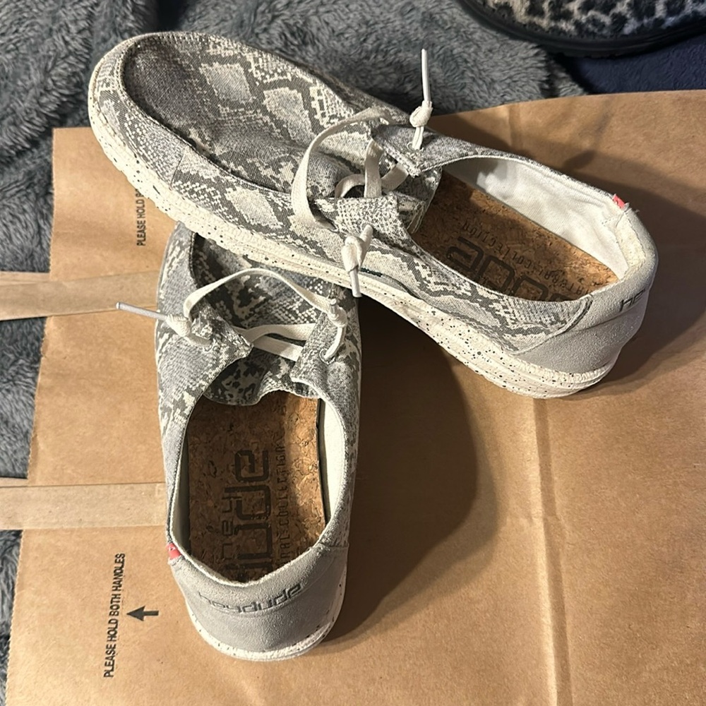 HEY DUDES WOMEN SIZE 8 SNAKESKIN